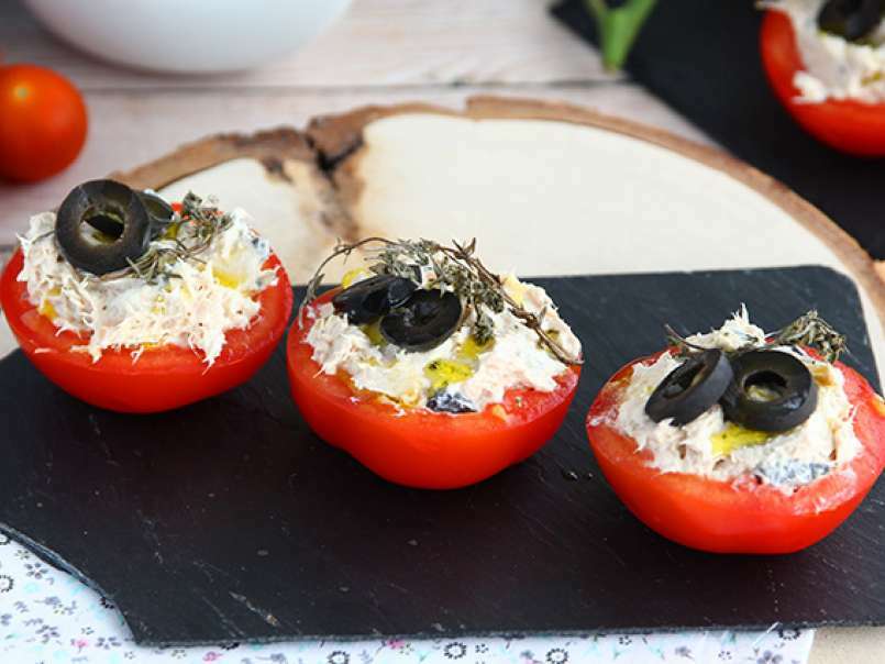 Pomodori ripieni con tonno, formaggio fresco e olive nere - foto 2
