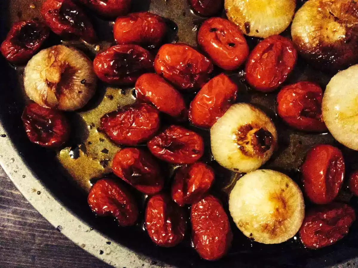 Pomodorini e cipolline caramellate al forno - foto 2