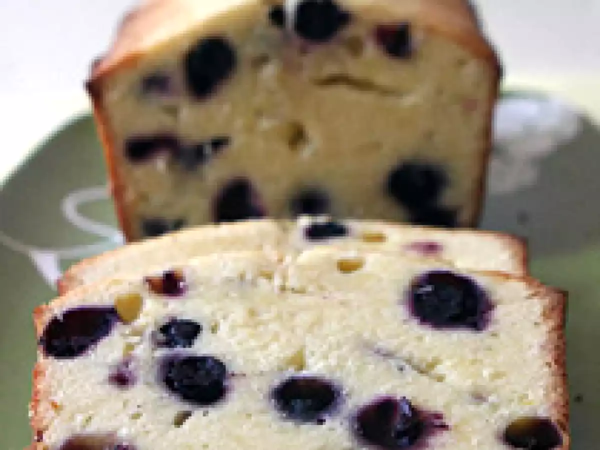 Pound cake ai mirtilli e lamponi