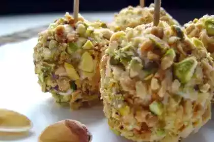 Praline di caprino ai pistacchi