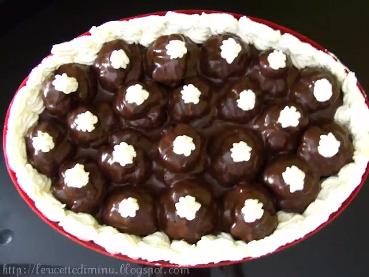 Profiteroles al cioccolato fondente