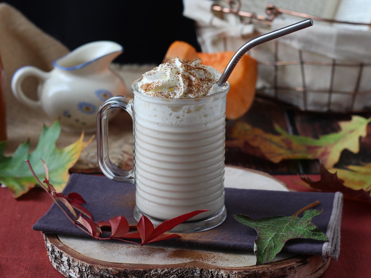 Pumpkin spice latte con sciroppo di zucca fatto in casa