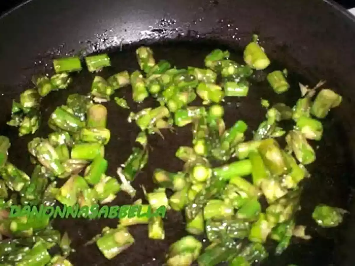 PUNTINE DI MAIALE AL FORNO CON BOCCONCINI DI FRITTATA AGLI ASPARAGI - foto 3