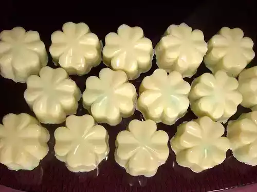 Quadrifogli di cioccolato bianco al bergamotto