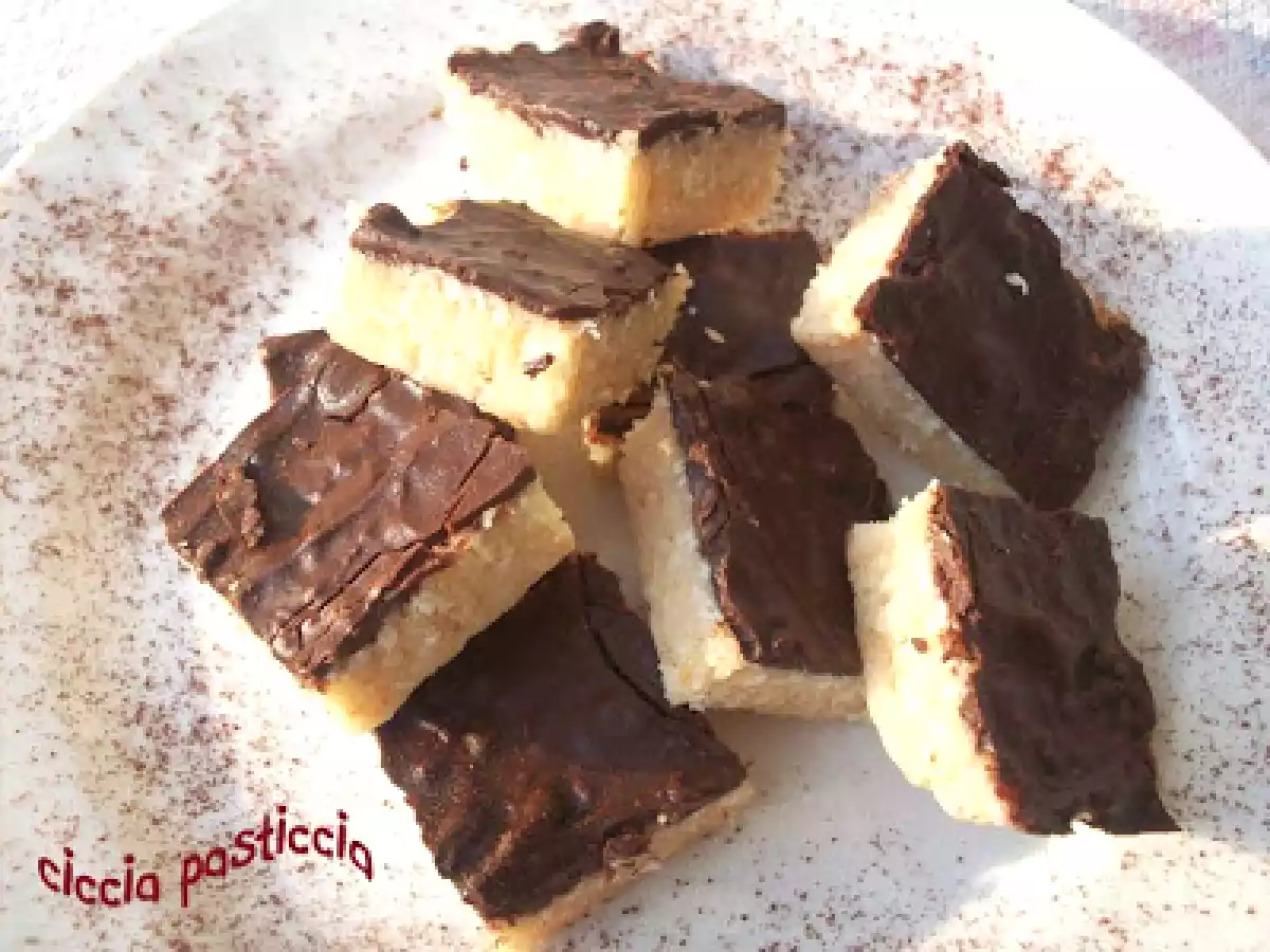 Quadrotti al cocco e cioccolato