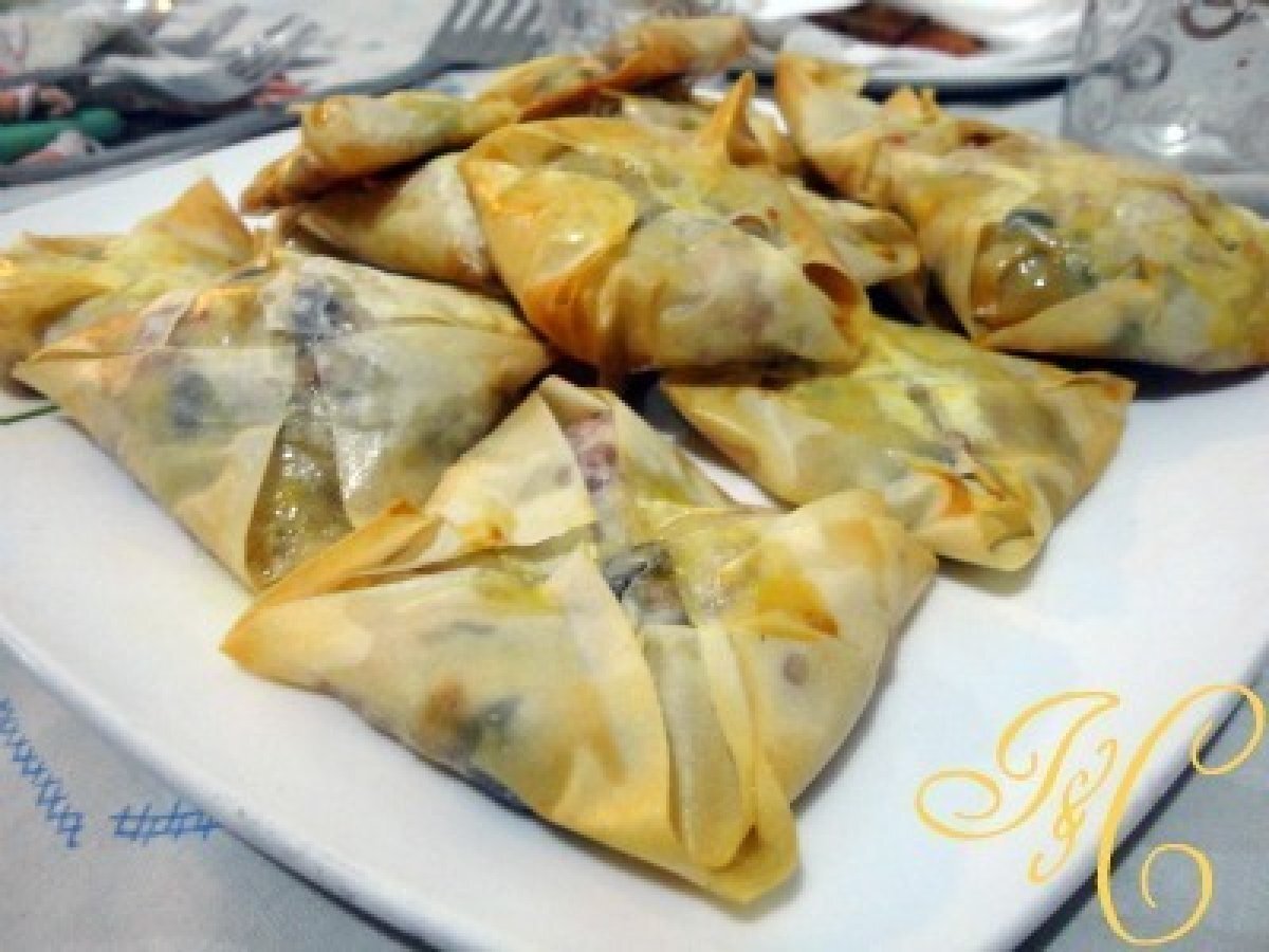 Quadrotti di pasta fillo ripieni