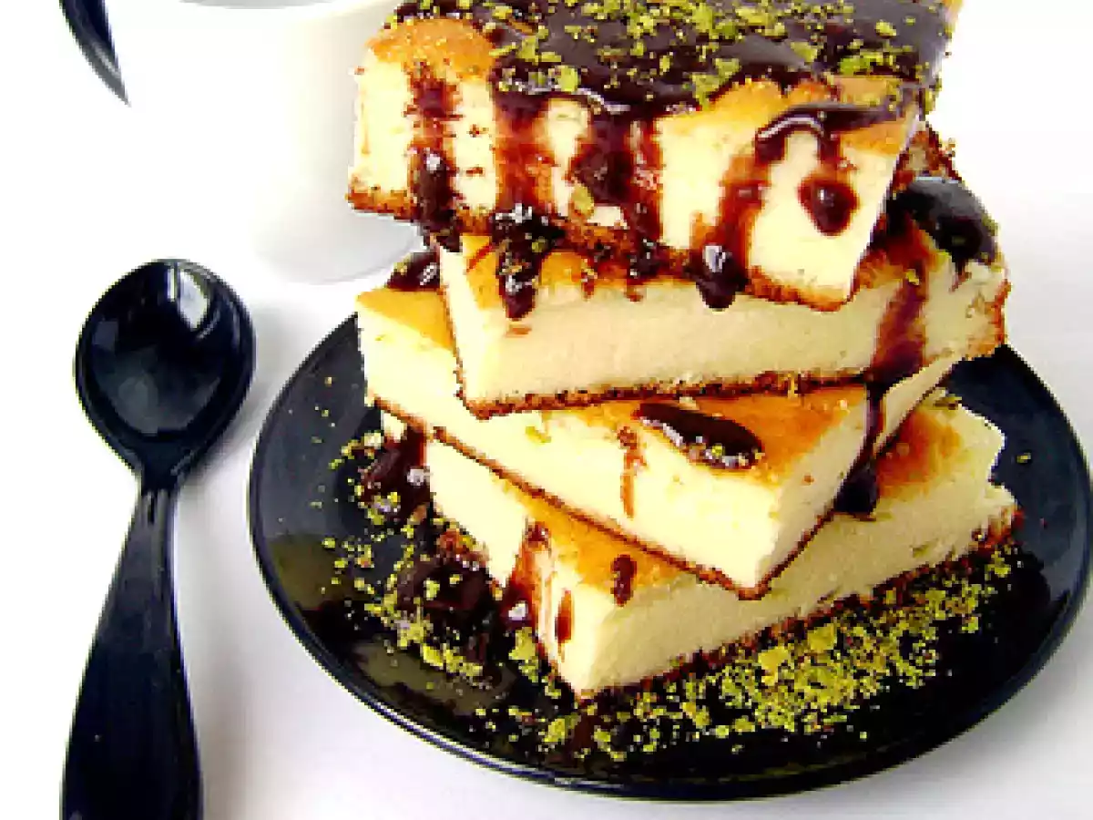 Quadrotti di ricotta con salsa alla nutella e granella di pistacchi