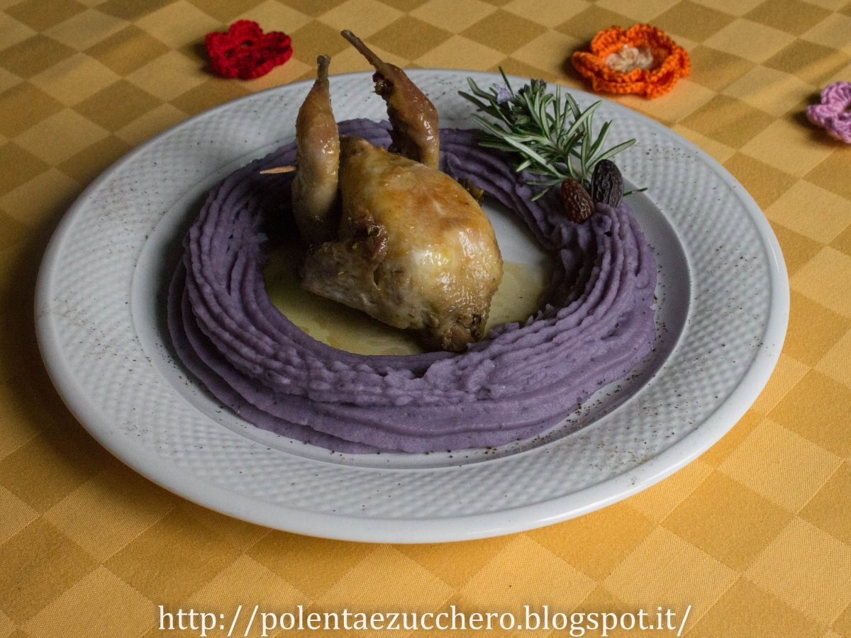Quaglie alle fave di cacao con purè viola