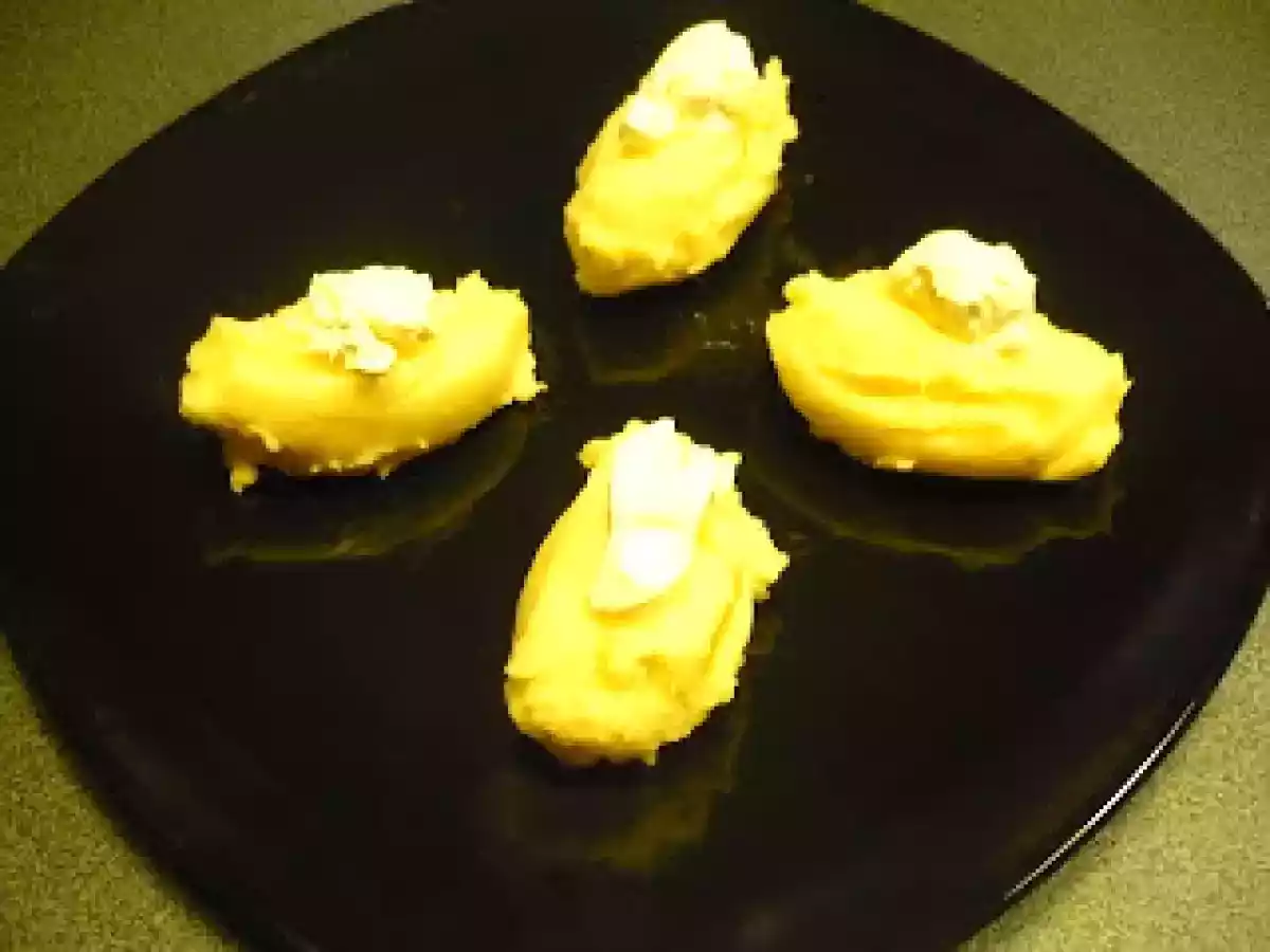 Quenelle o in italiano Chenelle