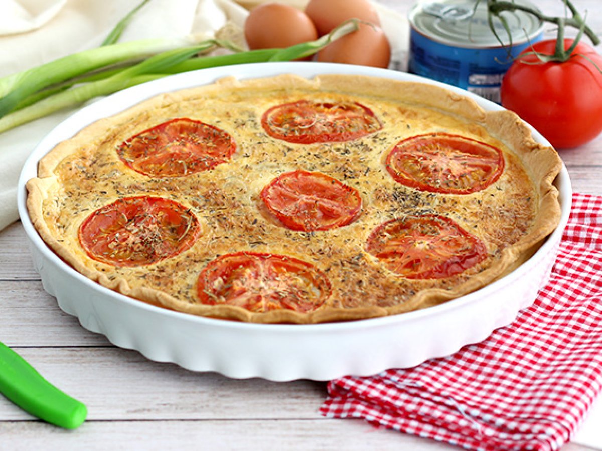 Quiche con tonno e pomodori