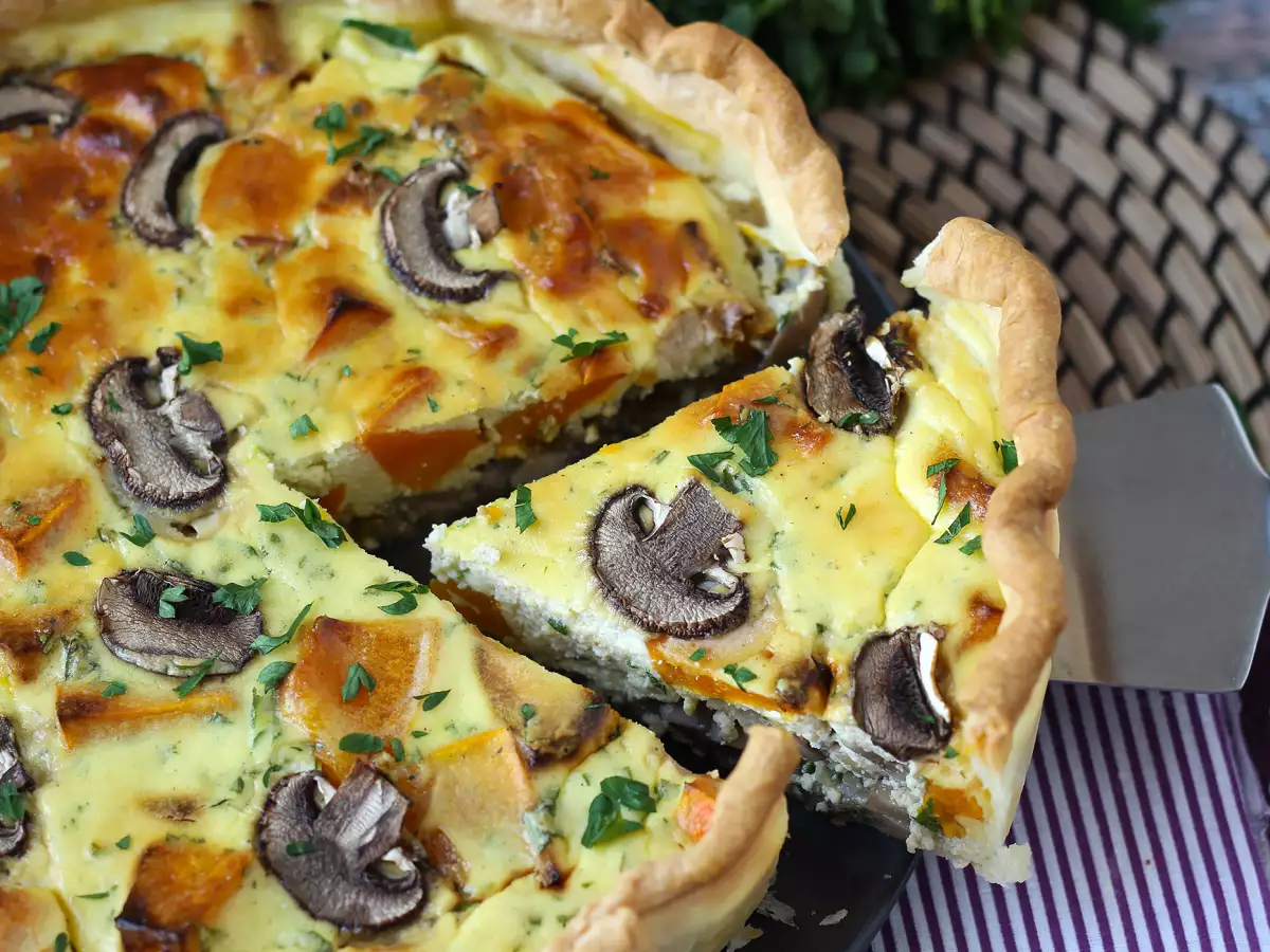 Quiche con zucca e funghi cremosa e autunnale - foto 7