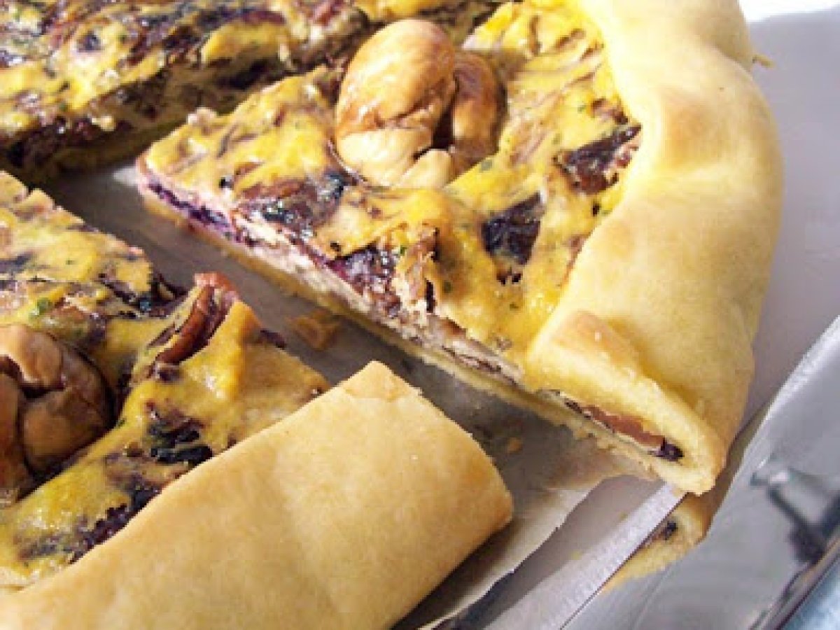 Quiche dolce-amara: radicchio, uvetta e castagne