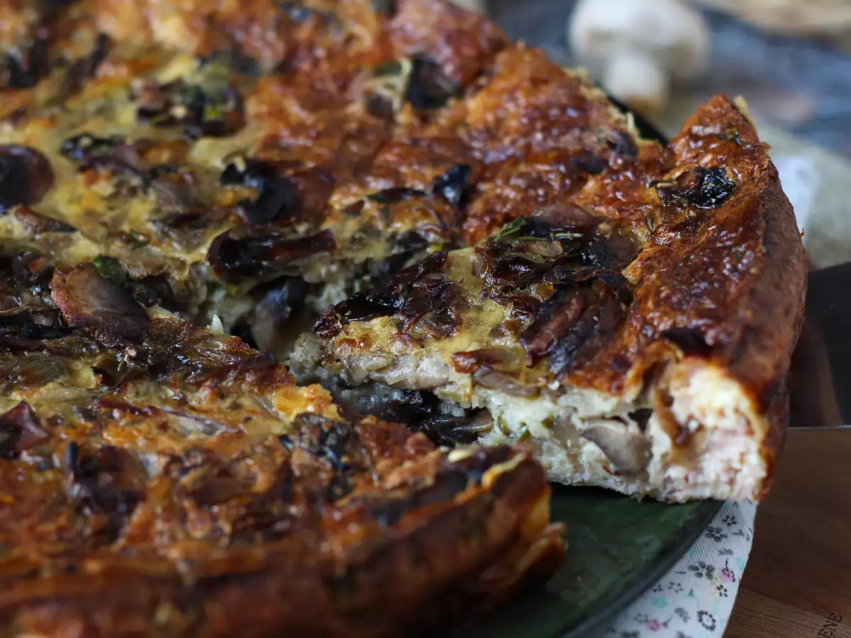 Quiche senza base con funghi, pancetta e fiocchi di latte - foto 4