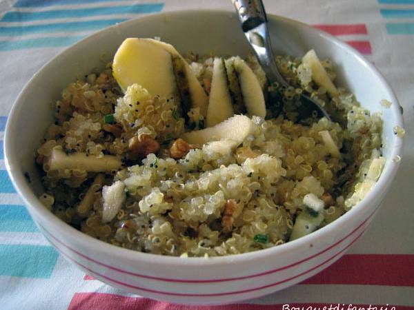 QUINOA CON MELA, NOCI E SPEZIE A GO GO