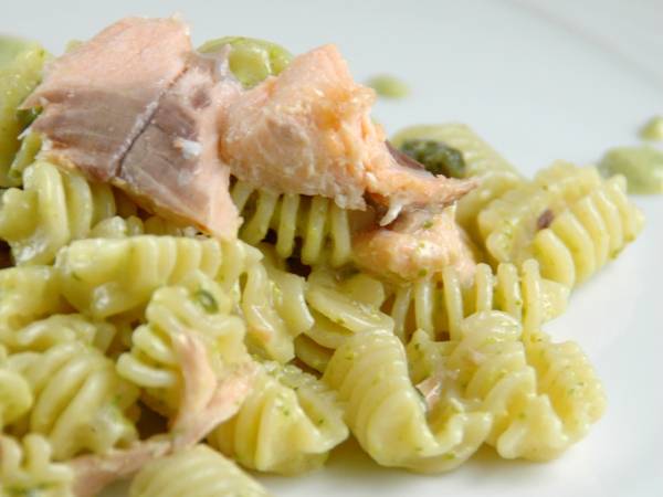 Radiatori alla crema di pistacchi e filetto di trota salmonata