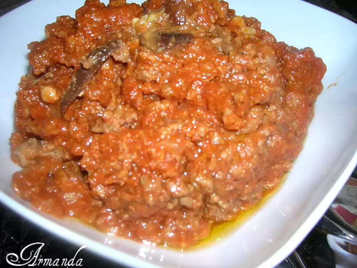 Ragù di carne e funghi porcini: la ricetta cremosa e saporita per un sugo rustico e avvolgente - foto 2