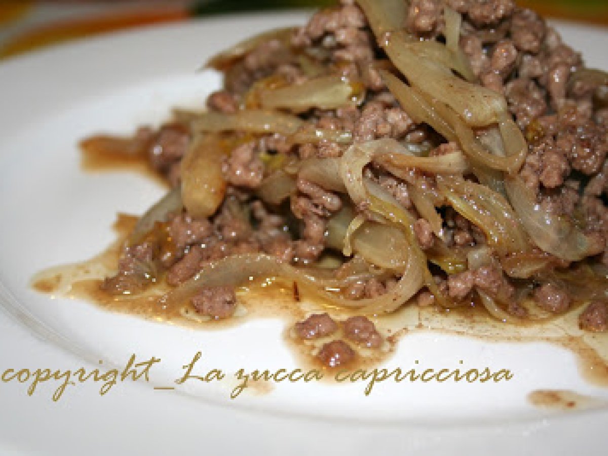 Ragù di macinato di manzo e insalata belga