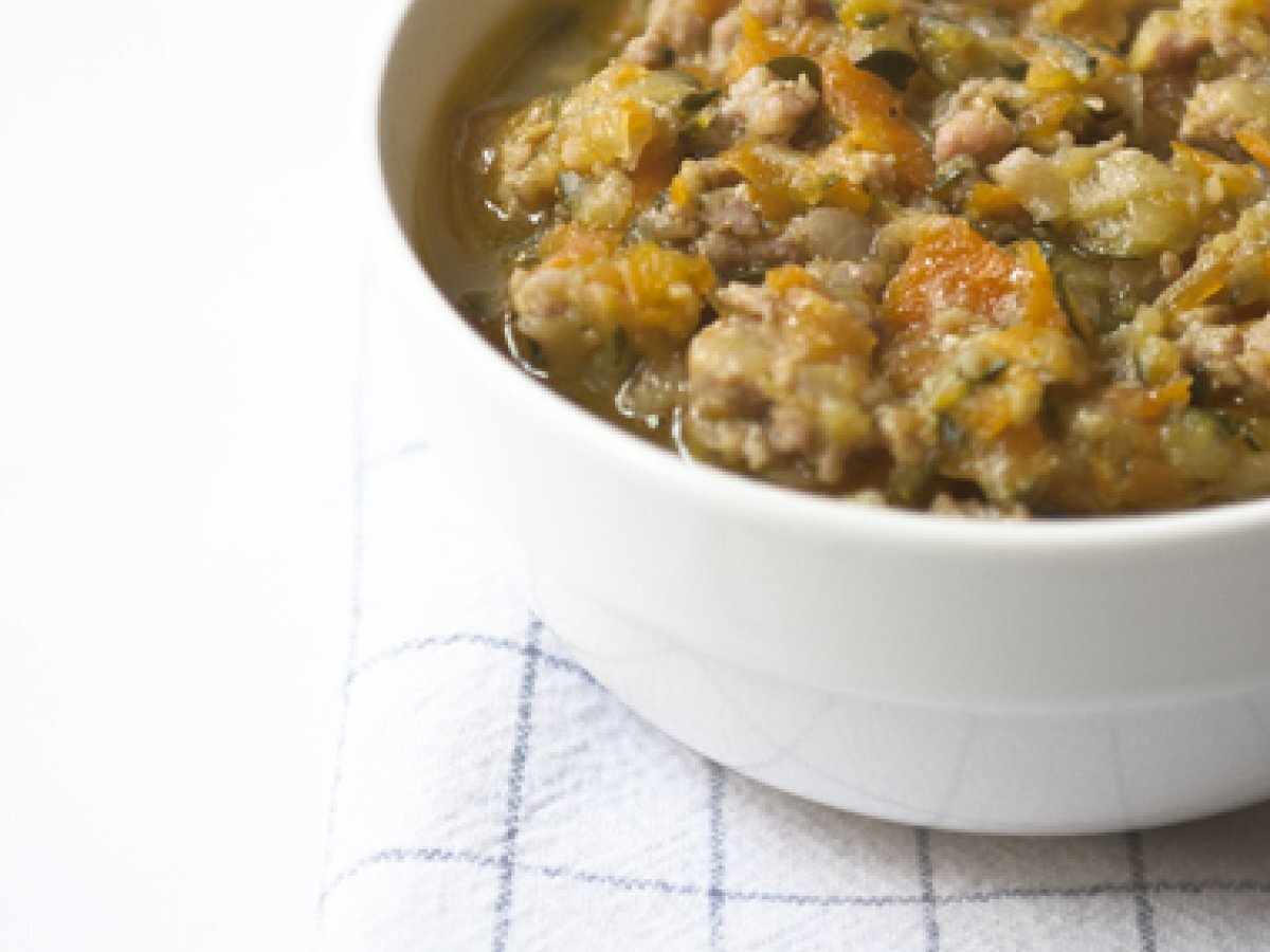 RAGU DI SALSICCIA CAROTE E ZUCCHINE