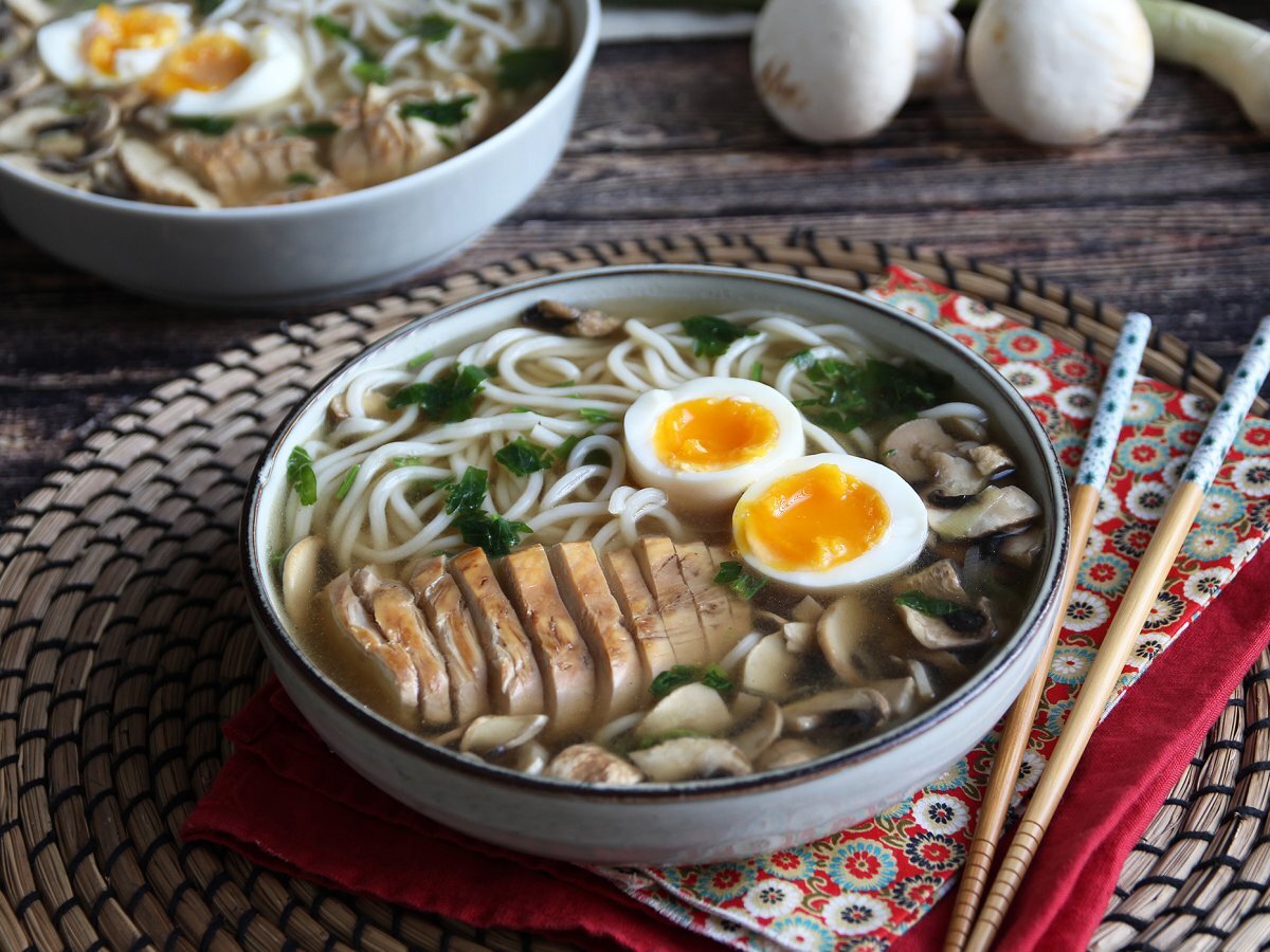 Ramen di pollo, una versione più leggera del celebre piatto asiatico