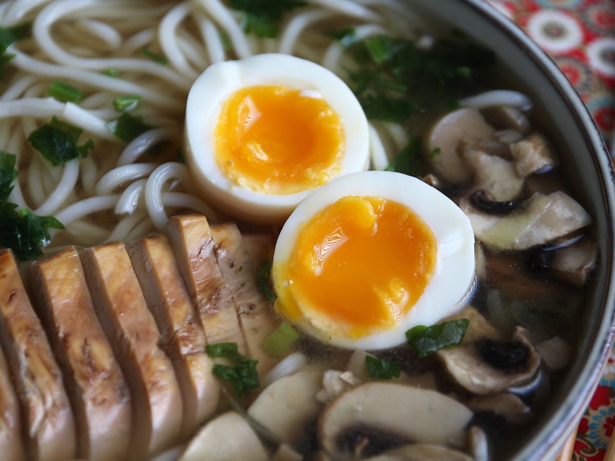 Ramen di pollo, una versione più leggera del celebre piatto asiatico - foto 3