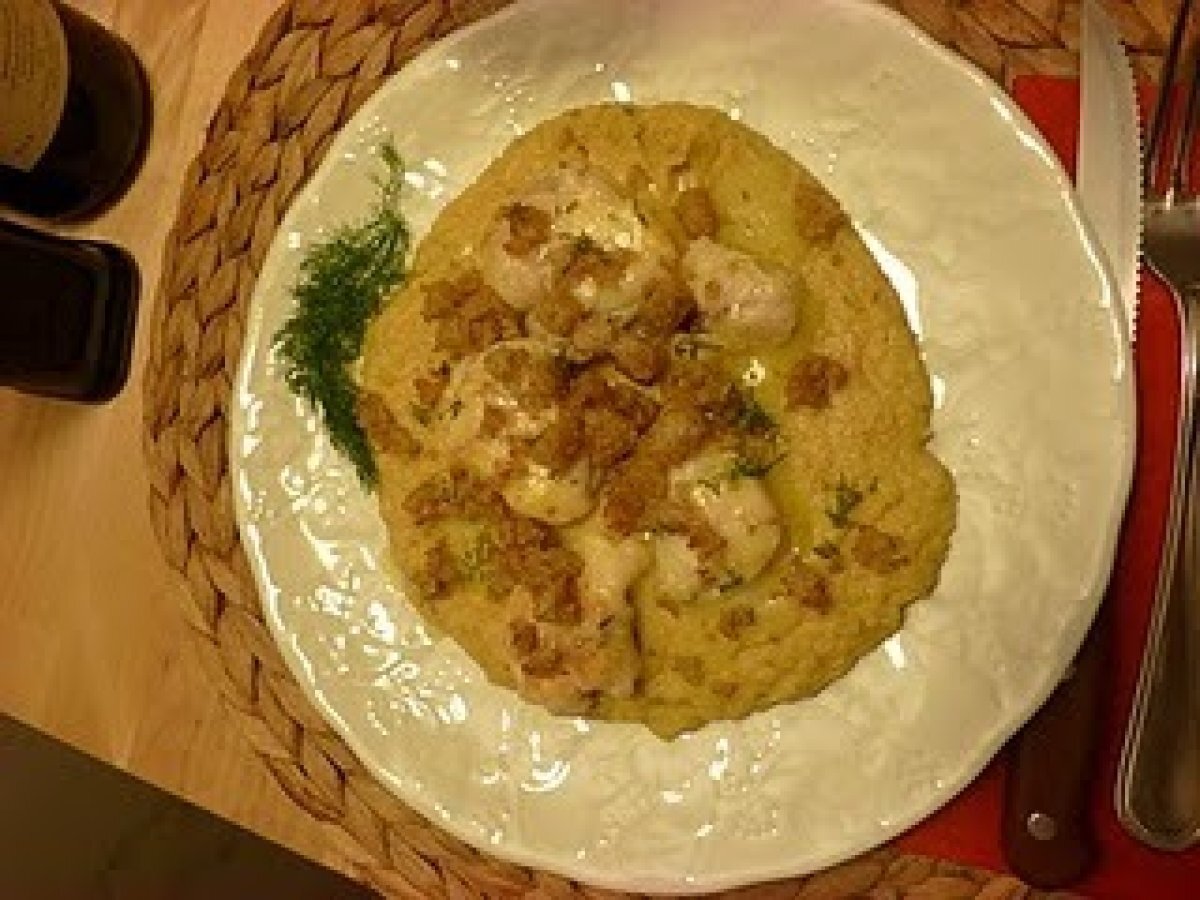 Rana pescatrice panata al finocchietto su vellutata di cicerchie, foto 2