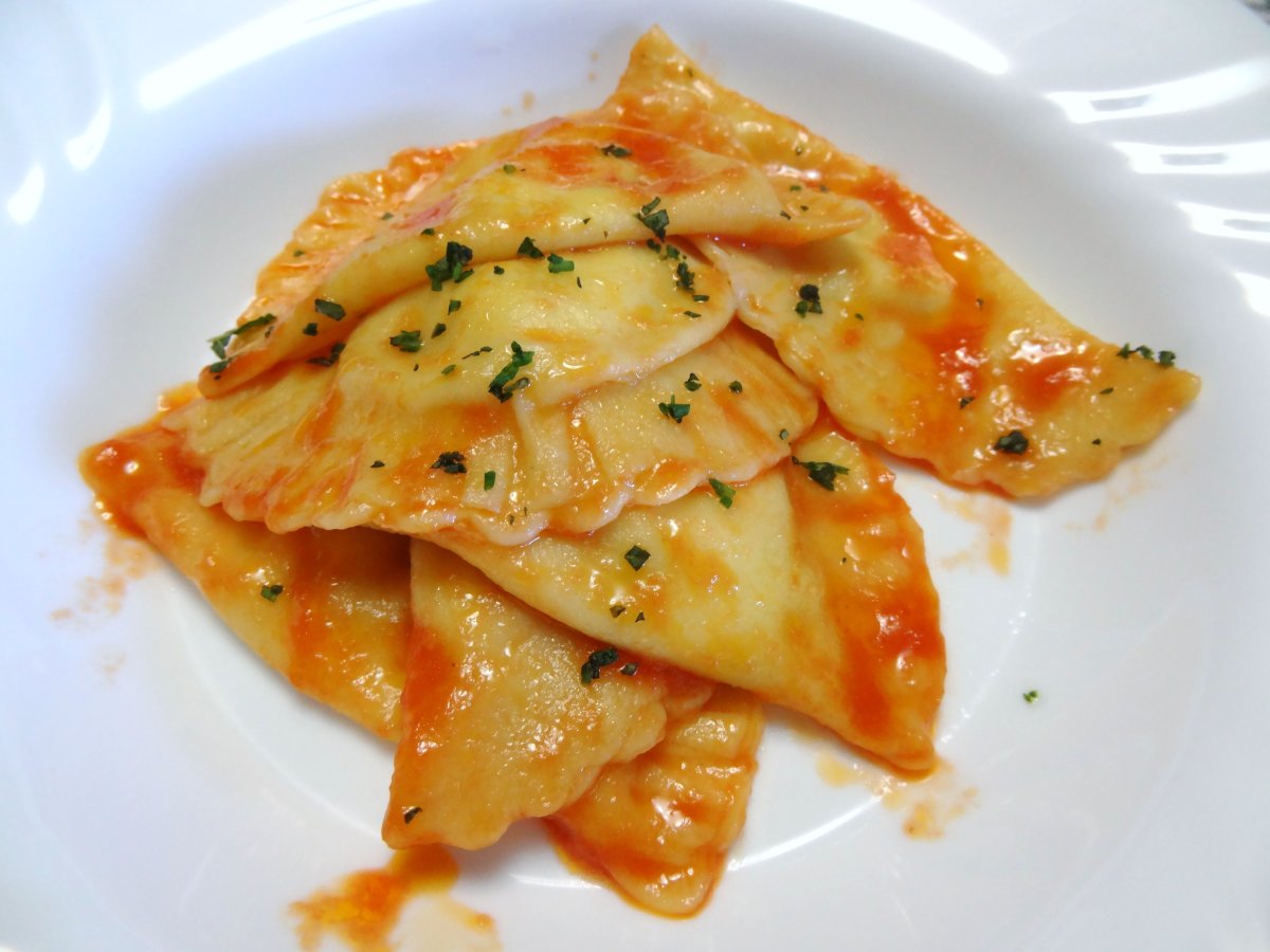 Ravioli al basilico ed erbette aromatiche