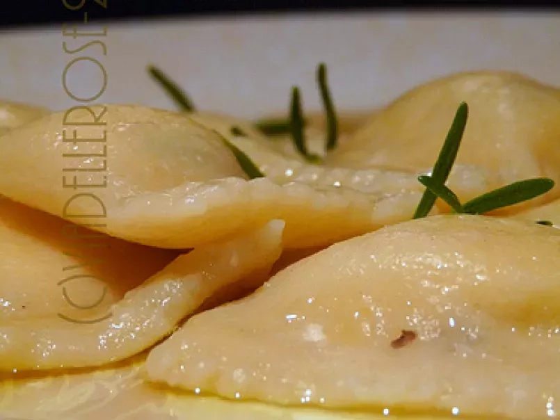 Ravioli alla crema di Parmigiano Reggiano e tartufo - foto 2