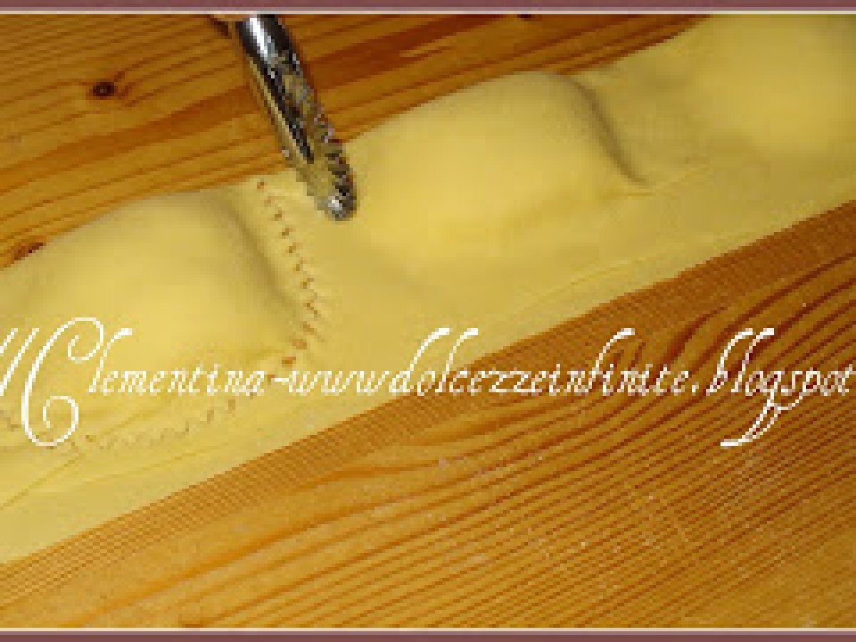 RAVIOLI CON LA RICOTTA DOLCI SALATI DI CARNEVALE - foto 2