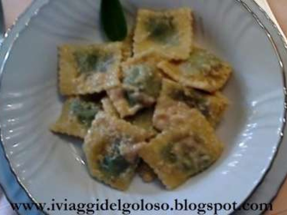 RAVIOLI CON SALSA DI NOCI