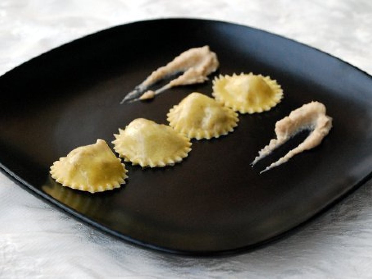 Ravioli di cotechino e lenticchie in salsa di fagioli