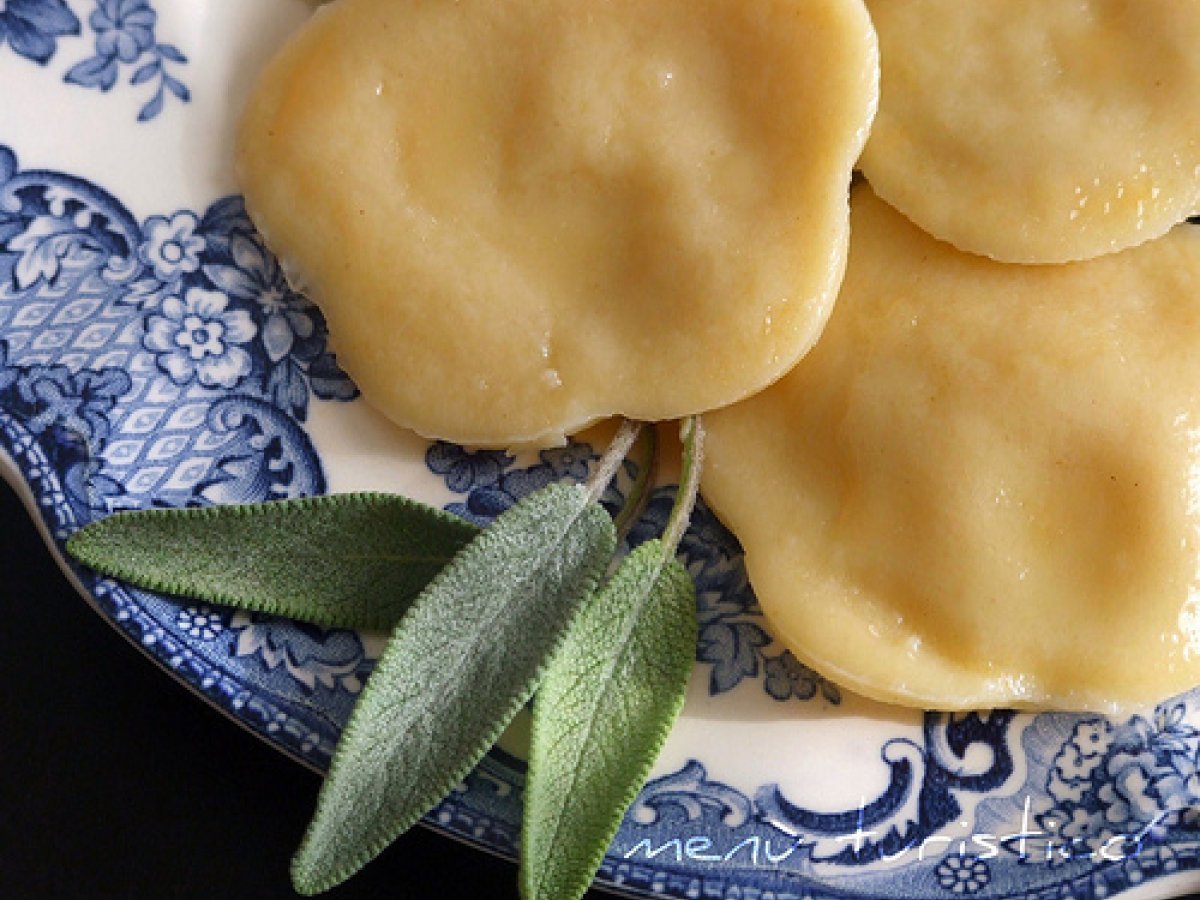 Ravioli di mele ( fiorellini di mele)