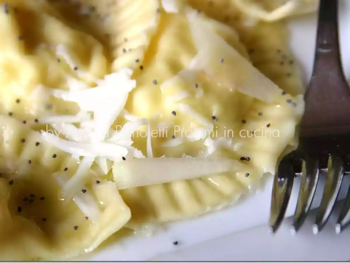 Ravioli di pera, con scaglie di pecorino