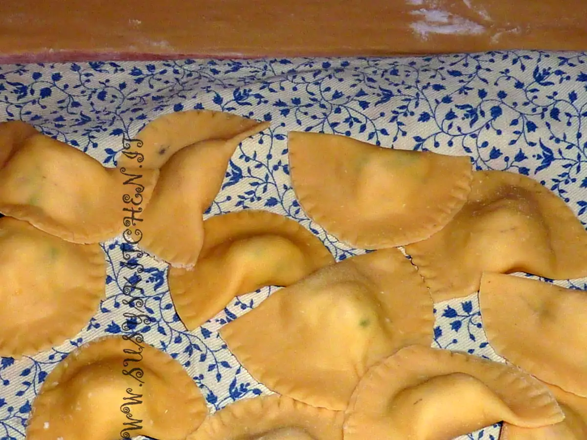 Ravioli di pesce persico con gamberi, seppie e capesante - foto 2