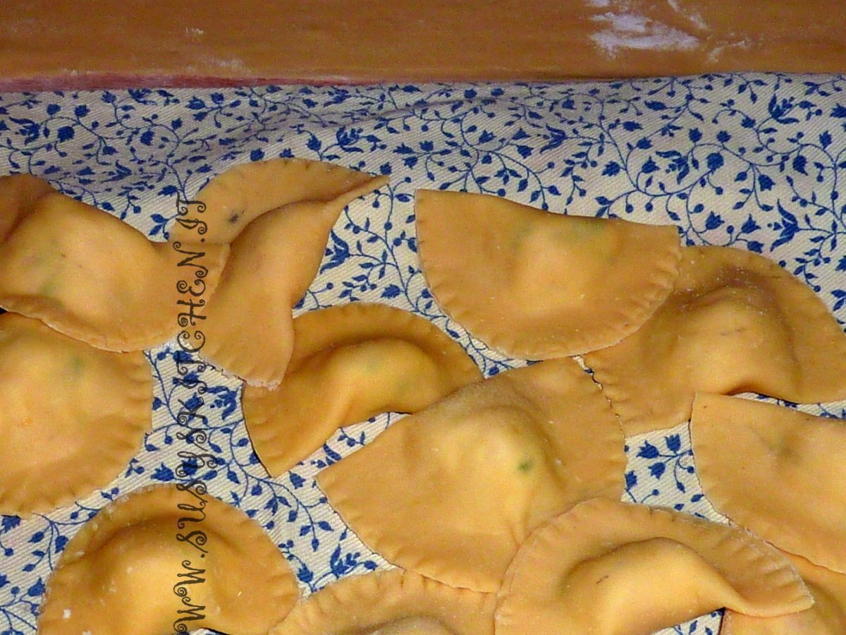 Ravioli di pesce persico con gamberi seppie e cappesante - foto 2