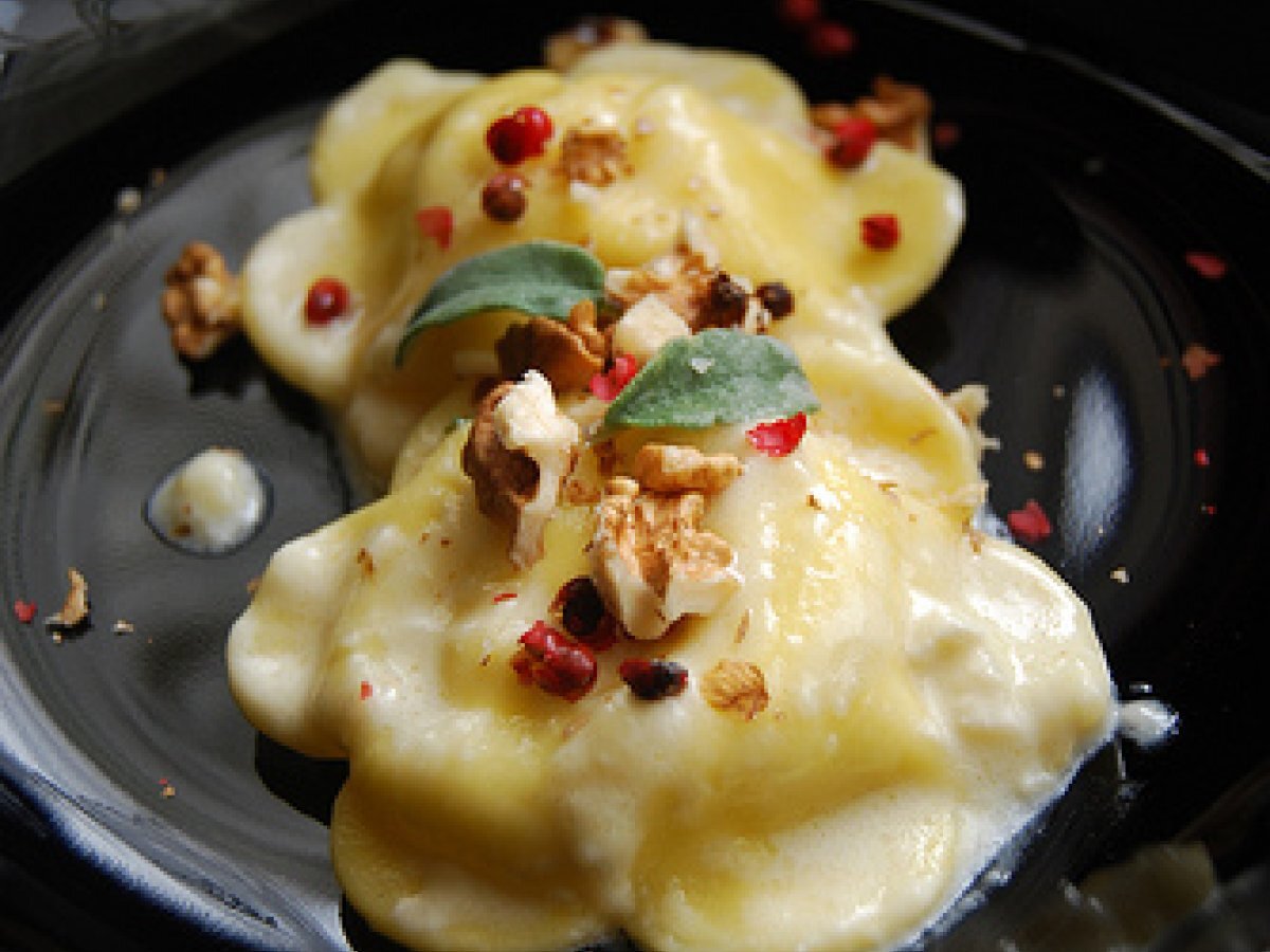 Ravioli di ricotta e pere
