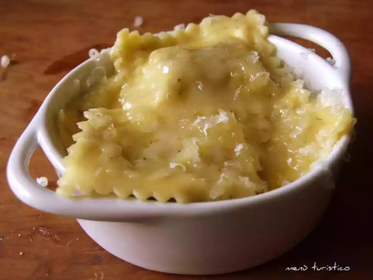 Ravioli di timo, ortica, ricotta e bitto