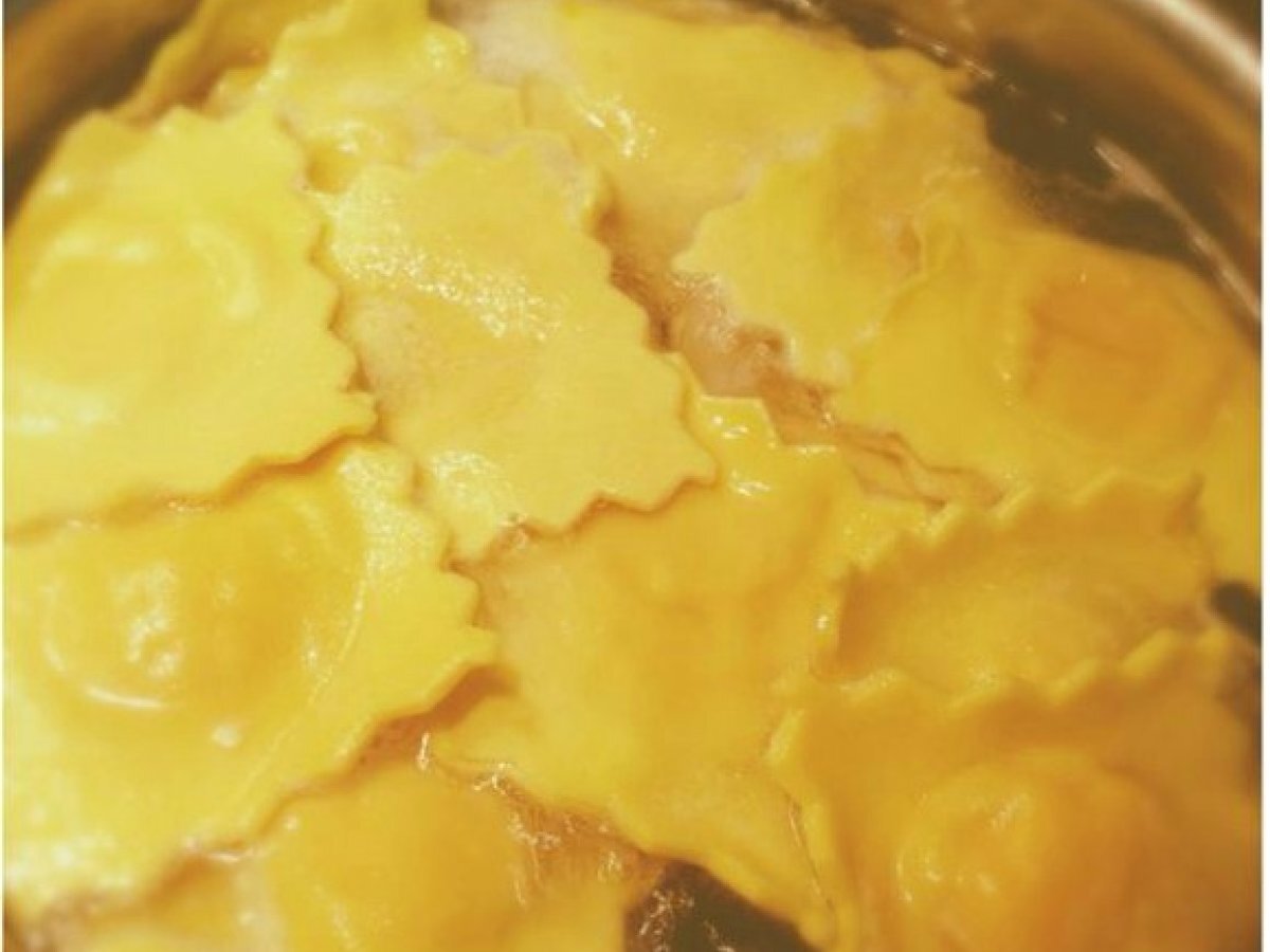 Ravioli di zucca e Philadelphia con fonduta di gorgonzola e noci di cristina - foto 4