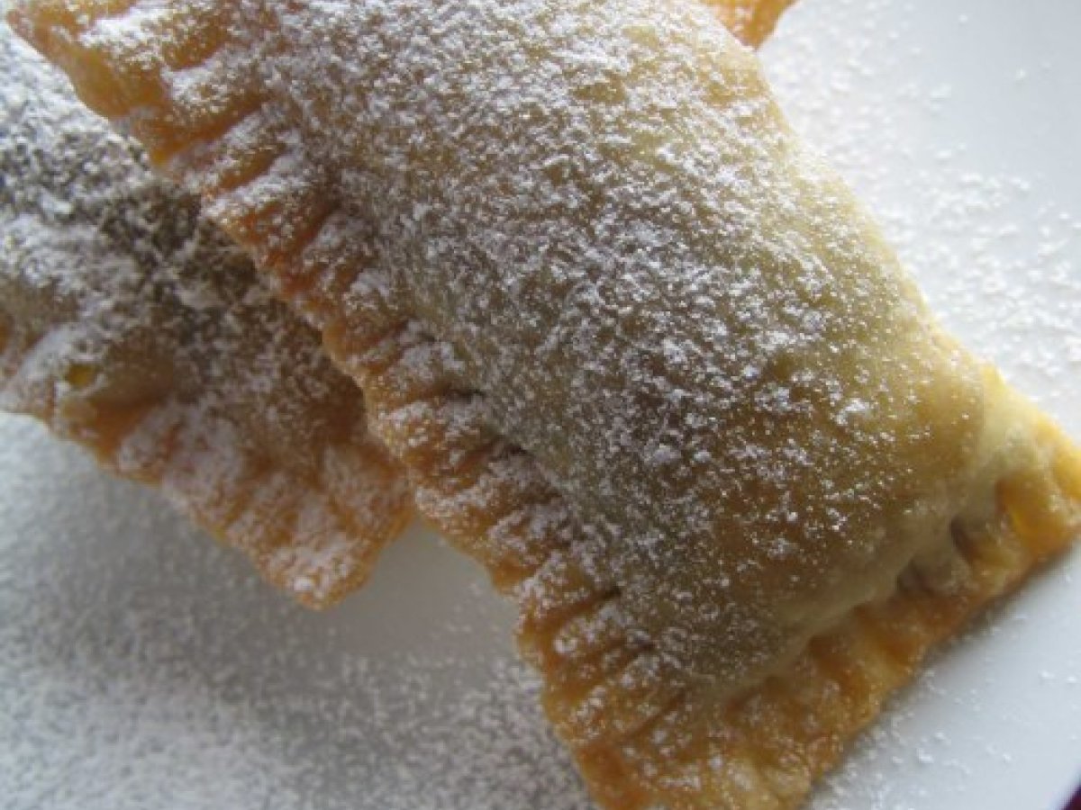 RAVIOLI DOLCI ALLA CREMA CHANTILLY CON CACAO