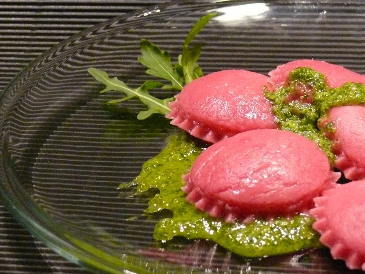 RAVIOLI IN ROSSO E VERDE