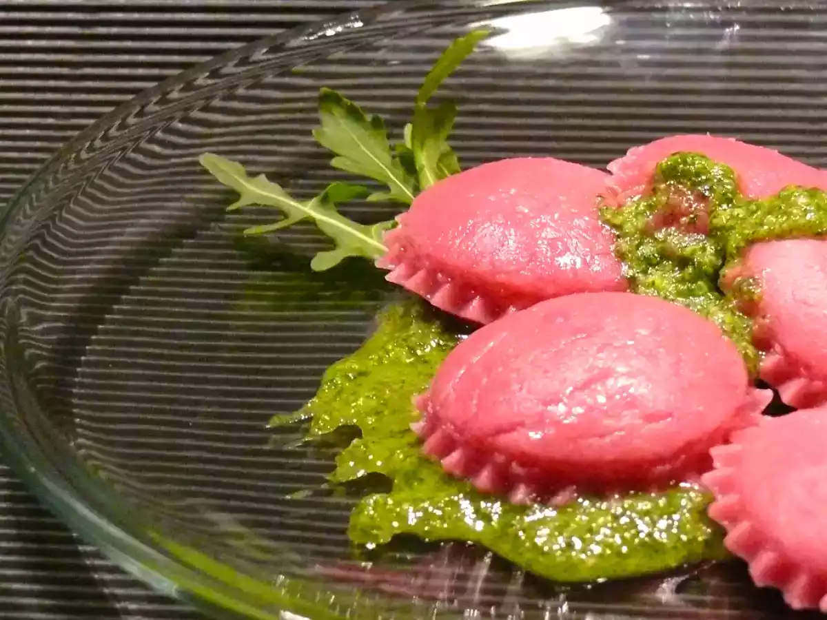 RAVIOLI IN ROSSO E VERDE