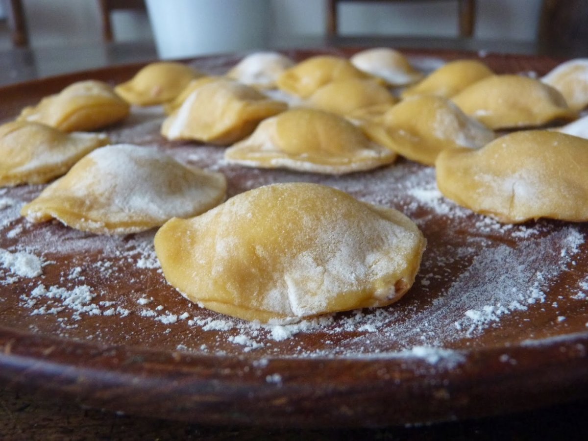 Ravioli Norsk al salmone, caprino e timo