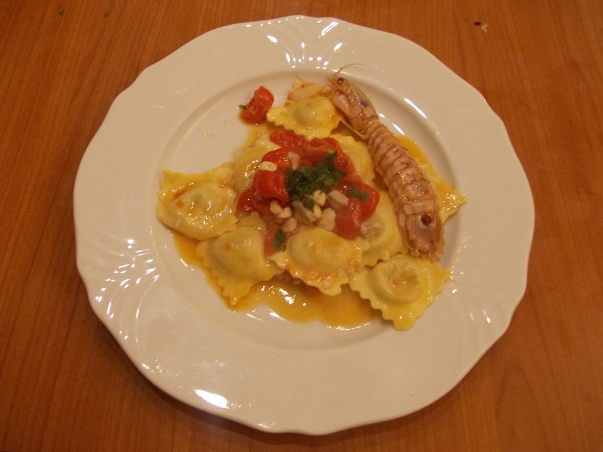 Ravioli ripieni di carciofi con ragù di spigola e canocchie - foto 3