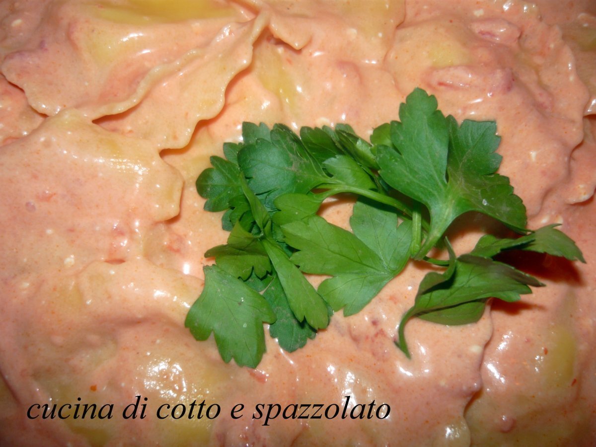 Ravioli ripieni di polpa di granchio