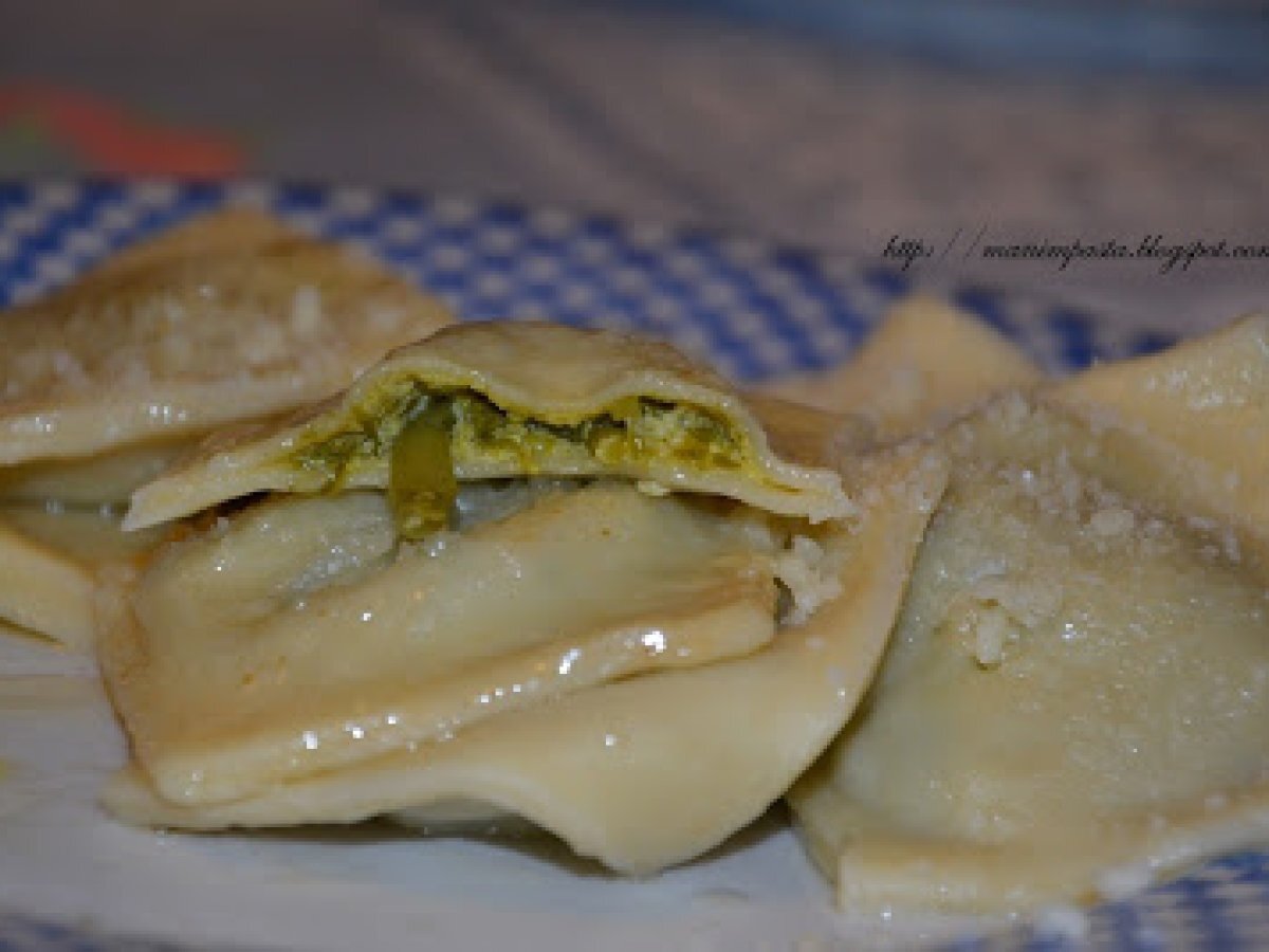 Ravioli Ripieni Di Ricotta E Asparagi Allo Zafferano
