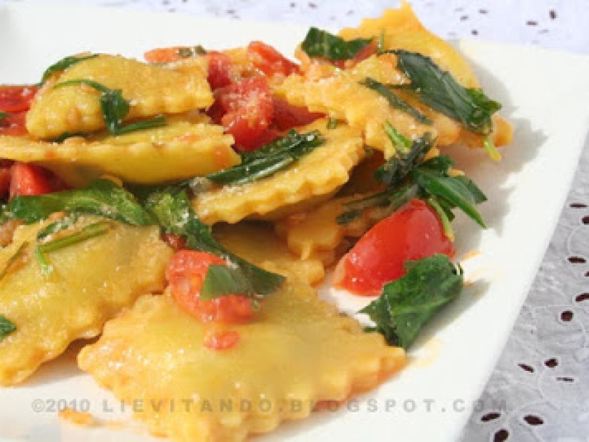 Ravioli rucola e pomodorini
