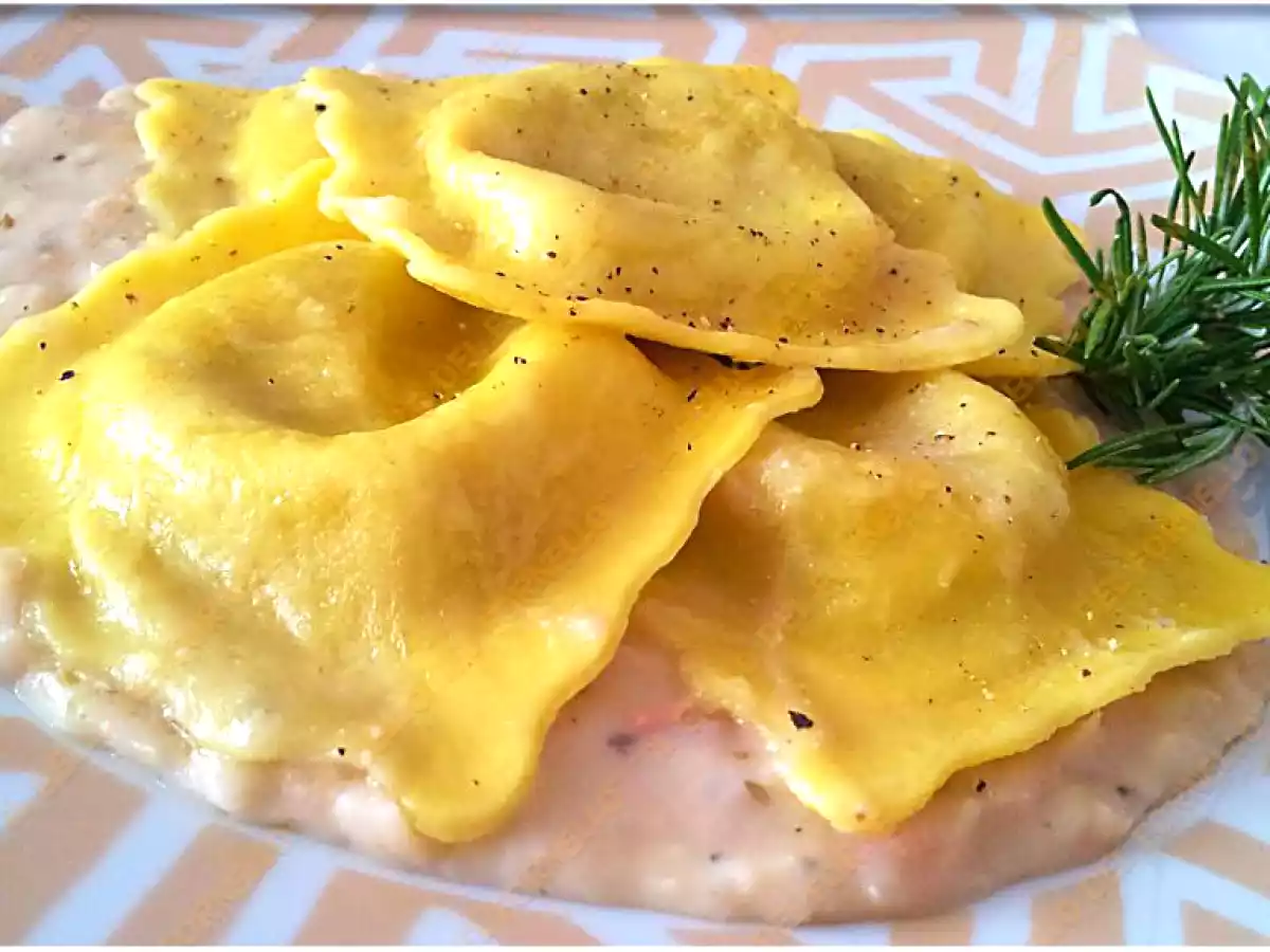 Ravioli su crema di cannellini