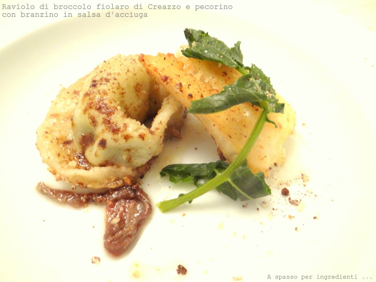 RAVIOLO DI BROCCOLO FIOLARO DI CREAZZO E PECORINO CON BRANZINO IN SALSA D'ACCIUGA