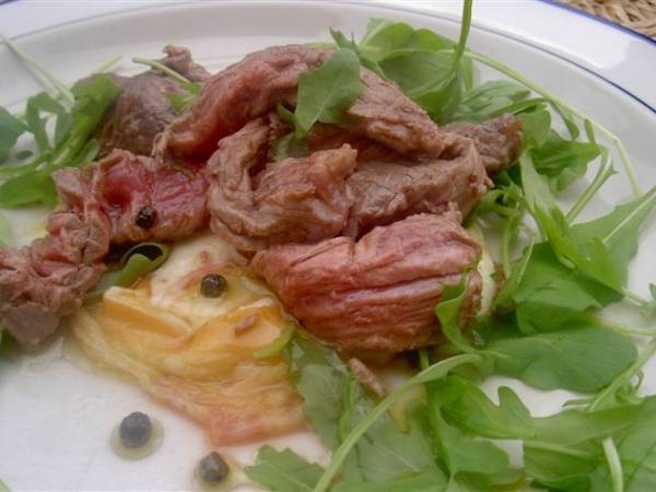 Revival anni '90: Tagliata con scamorza e rucola