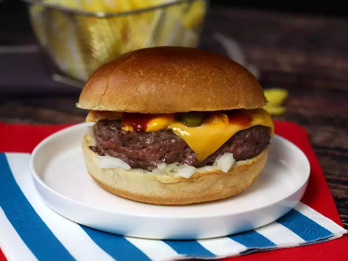 Ricetta Cheeseburger: come preparare l’hamburger con formaggio più famoso al mondo - foto 3