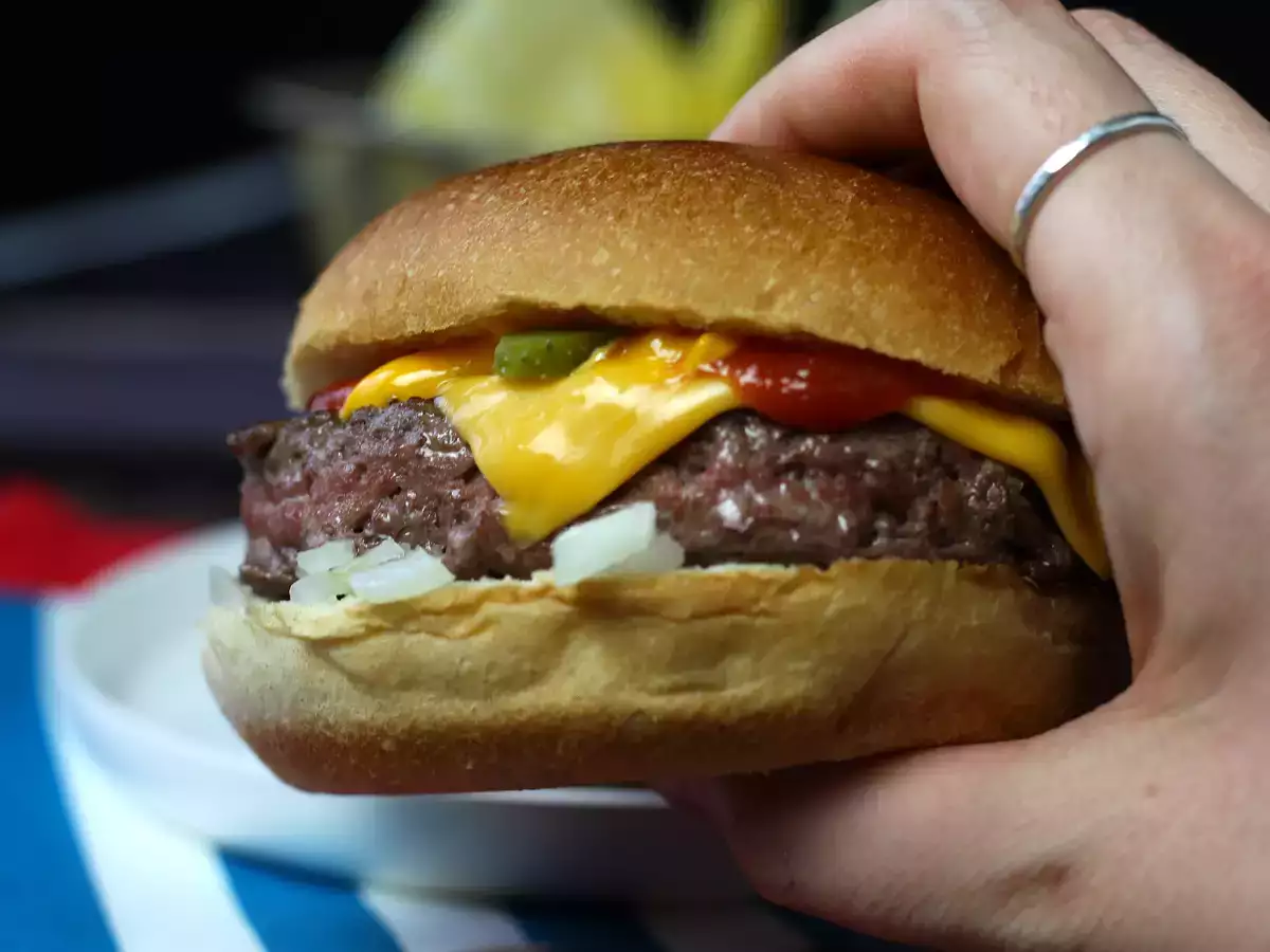 Ricetta Cheeseburger: come preparare l’hamburger con formaggio più famoso al mondo - foto 4